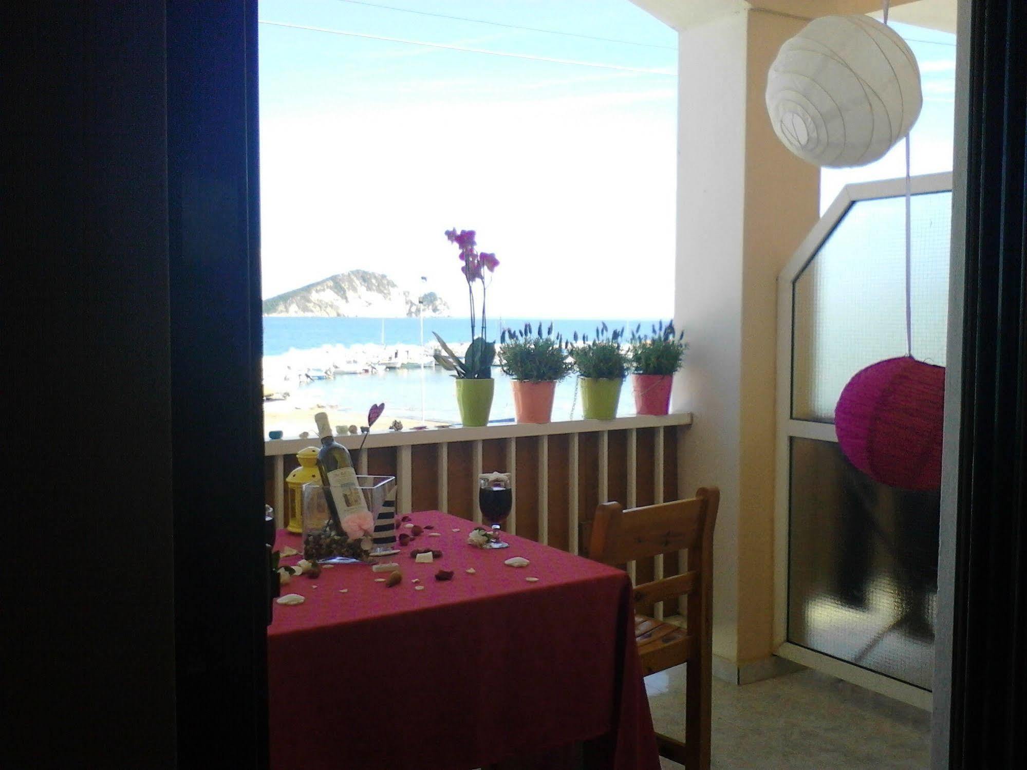 Appartamento Ocean Breeze Keri Esterno foto